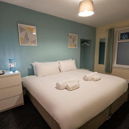 Irvine Riverside Guesthouse By Payman Club מראה חיצוני תמונה